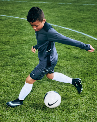 Nike.comにおけるナイキ アカデミー ジュニア Dri-FIT ロングスリーブ